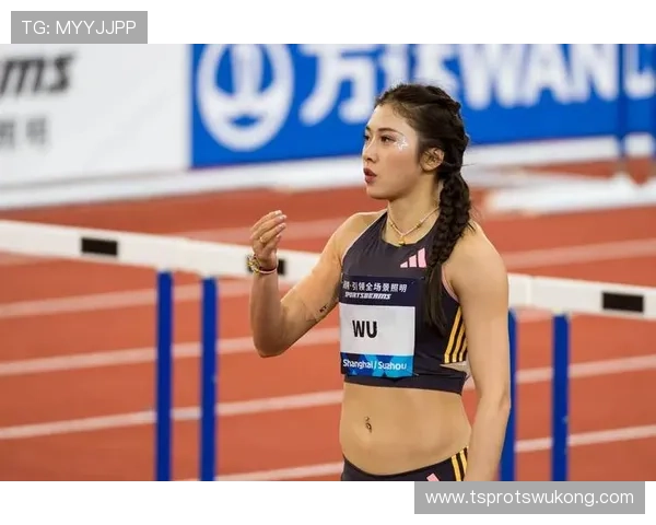 吴艳妮赛前涂指甲油的样子，真不像要上场拼命的人