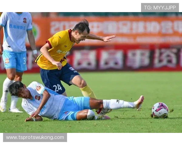 未报名球员入场算违规吗？足球规则如何判罚此类突发情况