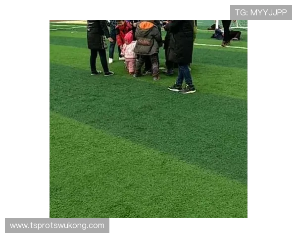 肖若腾穿得比我年终奖还贵，球场上却像邻家大男孩一样迷糊！