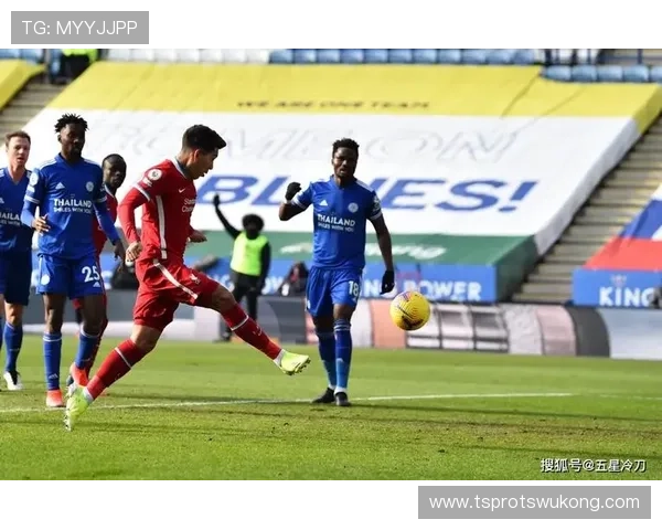 盘带突破撕开对方后防，马内本季比上季更侧重直塞